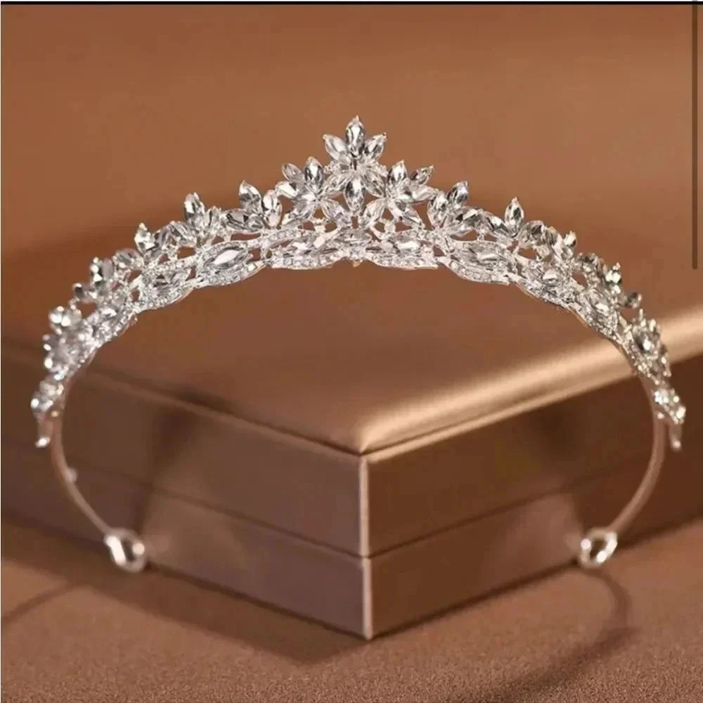 Crystal Wedding Rhinestone Tiara - Picture 3 of 9